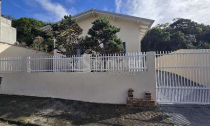 Casa à venda em Penha-SC, bairro Santa Lídia: 3 quartos, 1 suíte, 1 sala, 2 banheiros, 5 vagas de garagem, 160m².