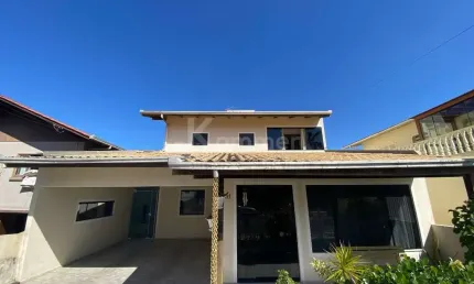 Casa a venda com 3 suítes no centro de barra velha, com vista mar