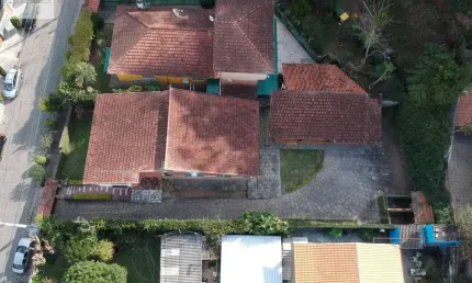 Casa para Venda em Teresópolis, Jardim Europa, 4 dormitórios, 2 suítes, 1 banheiro, 4 vagas