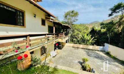 Casa à venda em Teresópolis-RJ, Parque do Imbui: 3 quartos, 2 suítes, 1 sala, 6 banheiros, 4 vagas, 400m².