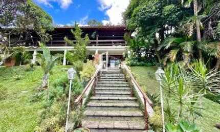 Casa em condomínio à venda em Teresópolis-RJ, Parque do Imbui - 5 quartos, 3 suítes, 3 salas, 7 banheiros, 10 vagas, 714m²!