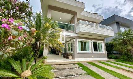 Luxuosa Casa em Condomínio à Venda em Teresópolis-RJ - 4 quartos, 4 suítes, 6 banheiros, 2 vagas, 319m² - Bairro Cascata do Imbuí.