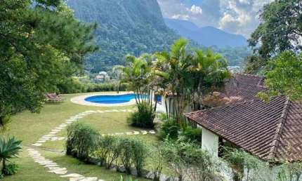PROPRIEDADE AMPLA À VENDA NA CIDADE DE TERESÓPOLIS RJ