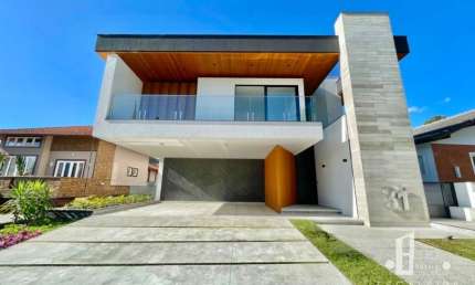 CASA CONTEMPORÂNEA EM CONDOMÍNIO À VENDA NO CENTRO DA CIDADE DE TERESÓPOLIS RJ