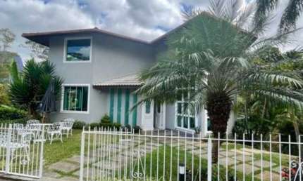 CASA EM CONDOMÍNIO À VENDA NA CIDADE DE TERESÓPOLIS RJ
