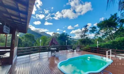 Luxuosa casa em condomínio à venda em teresópolis-rj, parque do imbui: 6 quartos, 1 suite, 2 salas, 5 banheiros, 4 vagas, 600m².