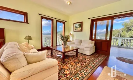 Casa em Condomínio no Bairro Golfe em Teresópolis-RJ: 5 quartos, 2 suítes, 3 salas, 4 banheiros, 3 vagas, 345m².