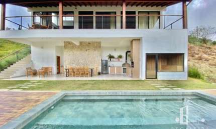 Luxuosa casa em condomínio à venda em Teresópolis-RJ, Vargem Grande: 4 quartos, 4 suítes, 3 salas, 6 banheiros, 2 vagas, 310m².