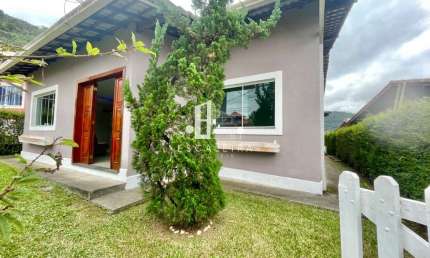 Casa  de condomínio em Vargem Grande, Teresópolis-RJ: 4 quartos, 2 suítes, 4 banheiros, 6 vagas, 186m².