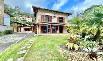 Luxuosa casa em condomínio à venda em Teresópolis-RJ, Parque do Imbui: 5 quartos, 5 suítes, 3 salas, 8 banheiros, 6 vagas, 440m².