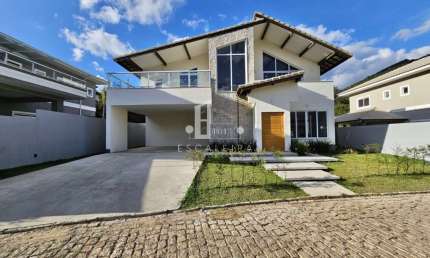 Casa em condomínio à venda em Teresópolis-RJ, bairro Albuquerque, 3 quartos, 3 suítes, 4 banheiros, 4 vagas, 260m².