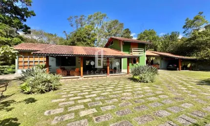 Casa rústica em Condomínio - 4 quartos, 2 suítes, 5 banheiros, 5 vagas de garagem, 226 m² - Teresópolis-RJ, Bom Retiro.