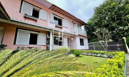 Casa em Condomínio de Alto Padrão na Tijuca, Teresópolis-RJ: 3 Quartos, 1 Suíte, 2 Salas, 3 Banheiros, 2 Vagas de Garagem, 90m²!