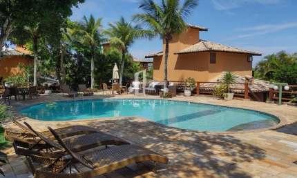 Casa em Condomínio de Luxo à Venda em Búzios-RJ: 3 Quartos, 2 Suítes, 4 Banheiros, 2 Vagas de Garagem, 157m² de Área no Bairro Forno.