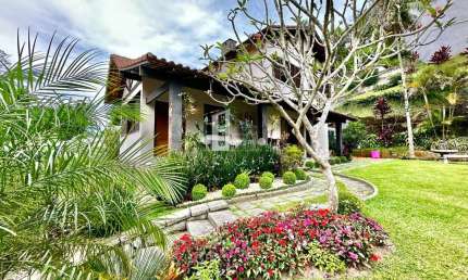 Oportunidade única: Casa de luxo à venda em Teresópolis-RJ, Jardim Europa - 4 quartos, 2 suítes, 3 salas, 4 banheiros, 6 vagas, 370m².