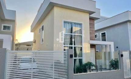 Casa de luxo em condomínio à venda em Rio das Ostras-RJ, Extensão do Bosque: 3 quartos, 2 suítes, 4 banheiros, 4 vagas, 140m².