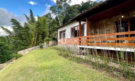 Casa à venda em Teresópolis-RJ, bairro Golfe: 3 quartos, 1 suíte, 3 banheiros, 2 vagas, 161,38 m². Venha conhecer!