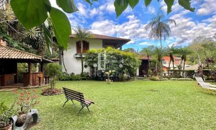 Casa com alto padrão em condomínio à venda em Teresópolis-RJ, Parque do Imbui: 4 quartos, 2 suítes, 5 banheiros, 1 vaga, 259m².
