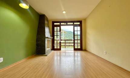 Apartamento à venda em Teresópolis-RJ, bairro Albuquerque: 2 quartos, 1 suíte, 2 banheiros, 1 vaga de garagem, 65m².