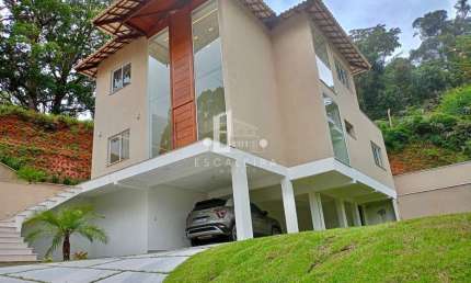 Casa em condomínio com 3 quartos e 2 suítes à venda em Teresópolis-RJ, no bairro Bom Retiro - 206m² - 3 vagas