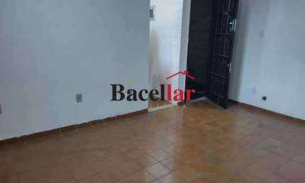 Apartamento com 2 quartos à venda na Rua Urucuia, Vila Valqueire, Rio de Janeiro, 47 m2 por R$ 105.000