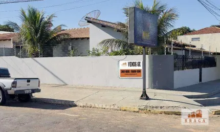 Casa com 4 dormitórios à venda, 302 m² por R$ 890.000,00 - Centro - Navirai/MS