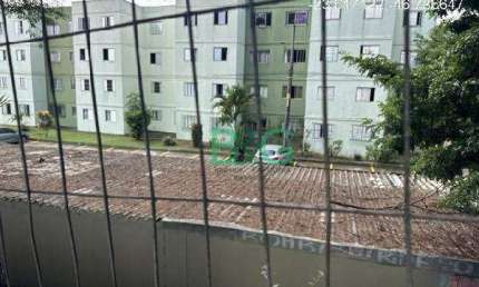 Apartamento com 3 dormitórios à venda, 58 m² por R$ 136.200 - Parque Pinheiros - Taboão da Serra/SP