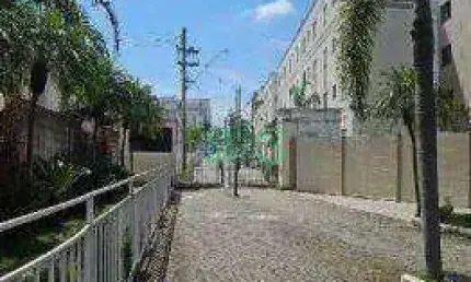 Apartamento com 2 dormitórios à venda, 45 m² por R$ 115.995,22 - Parque São Cristóvão - Taubaté/SP