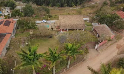 Linda chácara à venda no condomínio residencial portal da cachoeira, em pinhalzinho - sp.
