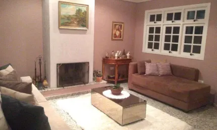 Sobrado à venda em Nova Petrópolis/SBC - 2 dorms, 1 suíte, quintal com churrasqueira e 5 vagas; 264m²