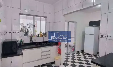 Sobrado à venda no Assunção/SBC; 3 Dorms, sendo 1 suíte; 02 WC; 02 Vagas; 220m²