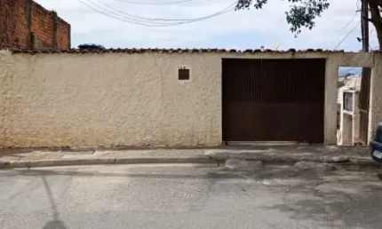 Casa a venda no Pq das Laranjeiras com preço de Terreno