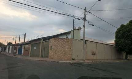 Casa com 3 quartos para alugar na Vila Industrial, Bauru 