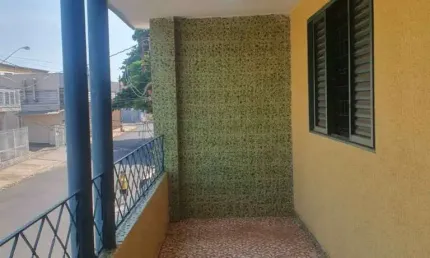ALUGA-SE EXCELENTE SOBRADO BELA VISTA EM FRENTE A IGREJA SANTO ANTÔNIO