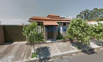 Casa com 3 quartos para alugar no Centro, Agudos 