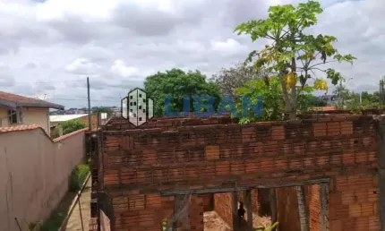 Vende-se terreno de 270 m com uma construção de 190 m na Santa Edwiges