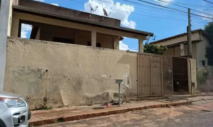Casa com 3 quartos para alugar na Vila Martha, Bauru 