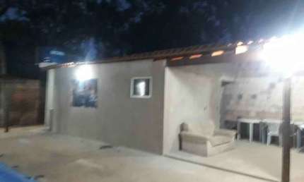CHÁCARA COM ÁREA DE LAZER - PISCINA - 2 BANHEIROS - SALÃO- 300m² TERRENO - VALE DO IGAPÓ - R$ 250 MIL