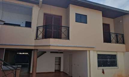 Excelente sobrado, próx ao UPA Bela Vista, 3 quartos, 03 suítes, em Vila Lemos, Bauru - SP