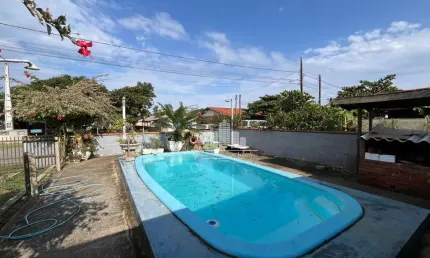 Casa com 5 quartos à venda na loteamento albatroz, praia do ervino, são francisco do sul por r$ 590.000