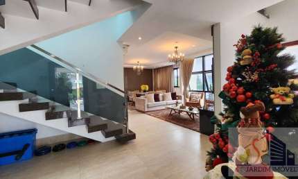 Casa em Condomínio de 05 suítes - Quinta das Laranjeiras - Bairro Flores.