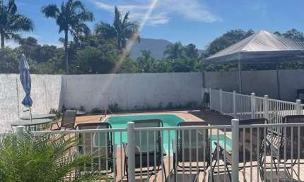 Casa com piscina  - Condomínio fechado - Sto Amaro da Imperetriz