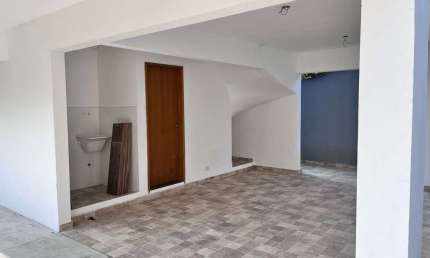 Casa sobrado em condomínio no GUARUJÁ- 2 dormitórios 3 vagas - Vila Alice - Guarujá