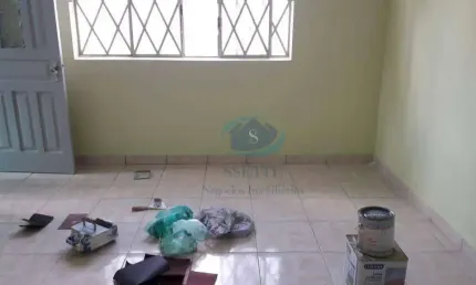 Terreno de 9 x 26 metros com 2 casas térreas, 2 vagas de garagem, entrada lateral, quintal,excelente para investimento,aceita proposta.