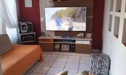 Sobrado a venda de 3 dormitórios, sendo uma suíte, com 4 vagas no sacomã