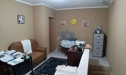 Sobrado 2 dormitórios,ótimo estado,boa localização,2 vagas cobertas e livres,entrada lateral,quintal com churrasqueira,oportunidade,aceita proposta.