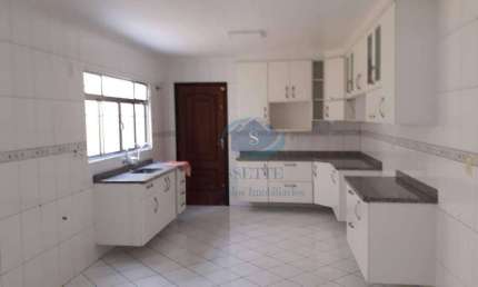 sobrado com 3 dormitórios,1 suíte,sala 2 ambientes com piso de porcelanato,lavabo,cozinha planejada,entrda lateral,2 vagas,aceita proposta.