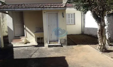 Casa térrea em terreno de 300m², com 4 vagas de garagem,edícula nos fundos,em excelente localização e fácil acesso a rodovia imigrantes,aceita permuta