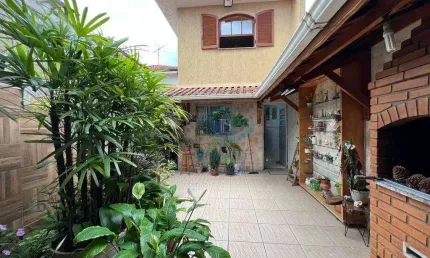 Sobrado Miolo do Ipiranga,3 dormitórios,1 suíte,5 vagas,edícula nos fundos,ótimo estado,aceita permuta por imóvel até 650 mil reais,aceita proposta.