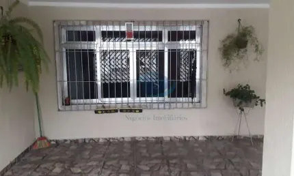 Casa térrea com 3 dormitórios,1 suíte,2 vagas cobertas e livres,entrada lateral,edicula nos fundos,aceita proposta,impecável.
